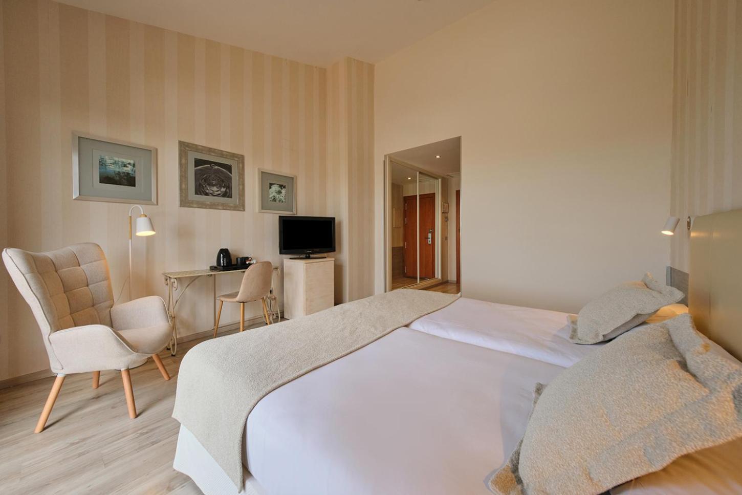 Villa Nazules Hípica Spa Chueca Esterno foto